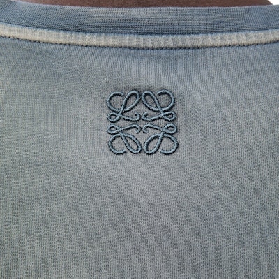 LOEWE FW24 Baju-T Longgar Logo Sulaman Biru Leher Bulat. HSM1Y22J05-4985 Details for LOEWE FW24 Baju-T Longgar Logo Sulaman Biru Leher Bulat. HSM1Y22J05-4985