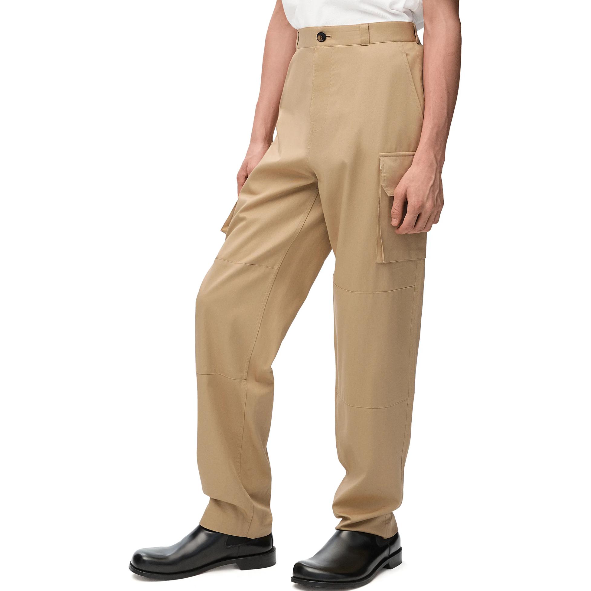 Purchase LOEWE FW24 Seluar Cargo Warna Beige dengan Poket Berzip. H526Y04WEO-2150