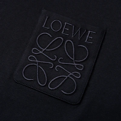 LOEWE FW24 Kaos Hitam Logo Bordir Warna Polos Leher Oval. H526Y22XBC-1100 Cheap LOEWE FW24 Kaos Hitam Logo Bordir Warna Polos Leher Oval. H526Y22XBC-1100