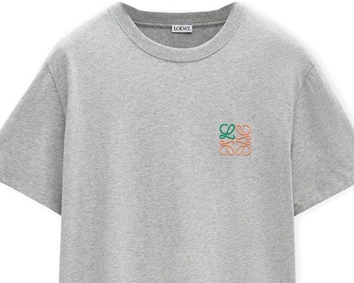 LOEWE FW24 Kemeja-T Leher Bulat Kelabu Logo Sulam Warna Solid. H526Y22X75-1440 Sizing LOEWE FW24 Kemeja-T Leher Bulat Kelabu Logo Sulam Warna Solid. H526Y22X75-1440