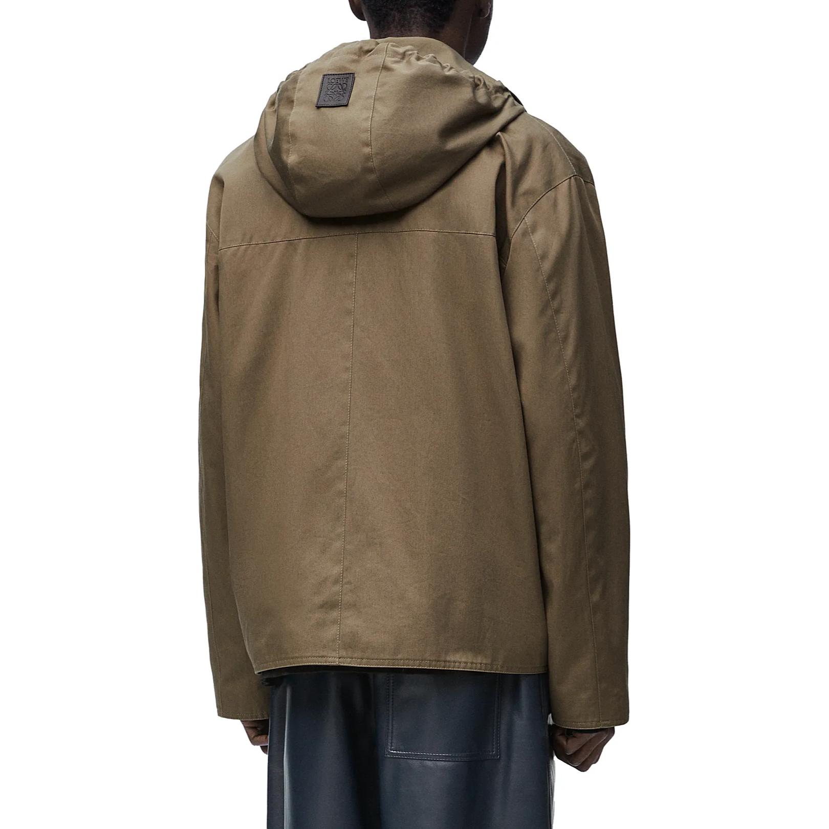 Shop LOEWE FW24 純色拼接翻蓋口袋寬鬆外套 卡其棕色 男裝 H526Y02W94-6975