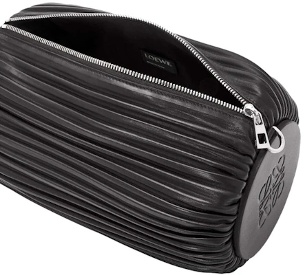 LOEWE Pouch Gelang Besar Kulit Nappa Lipit Hitam Lookbook LOEWE Pouch Gelang Besar Kulit Nappa Lipit Hitam