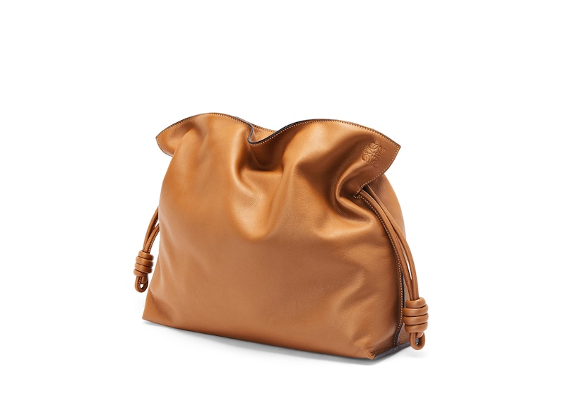 Order LOEWE Clutch Besar Flamenco Kulit Anak Sapi Nappa Warna Panas Desert