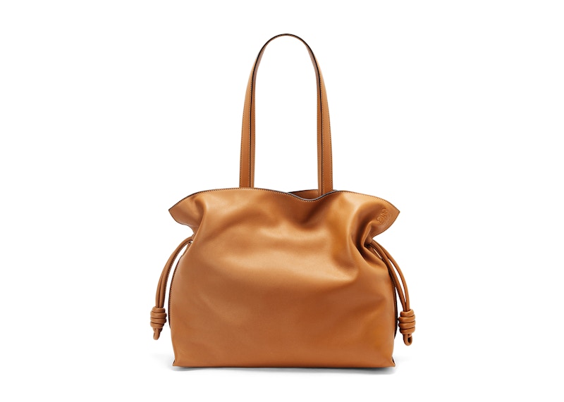 Lookbook LOEWE Clutch Besar Flamenco Kulit Anak Sapi Nappa Warna Panas Desert