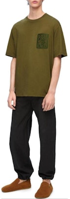 LOEWE Logo Print Crew Neck Short Sleeve T-Shirt Olive Green Mens. H526Y22XAT-4700 Lookbook LOEWE Logo Print Crew Neck Short Sleeve T-Shirt Olive Green Mens. H526Y22XAT-4700