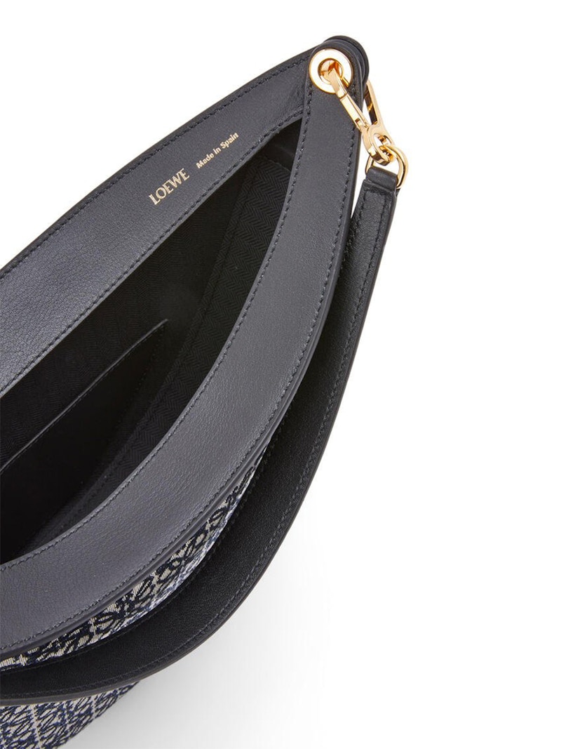 Lookbook LOEWE Luna 肩背包 經典提織安娜格拉姆 海軍藍/黑色