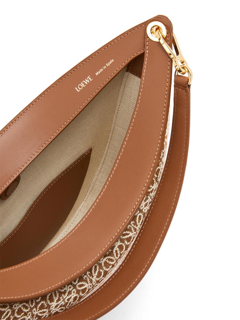 Lookbook Beg Anjal Bahu LOEWE Luna Anagram Jacquard Tan/Pecan