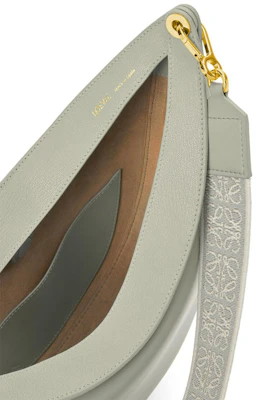 LOEWE Luna 灰色肩背包 Lookbook LOEWE Luna 灰色肩背包