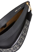 로에베 루나 숄더백 블랙 Lookbook 로에베 루나 숄더백 블랙