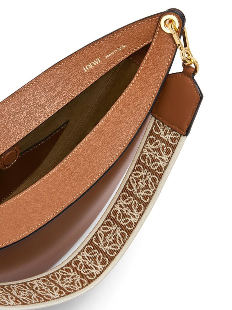 Lookbook LOEWE Luna 肩背包 山核桃色