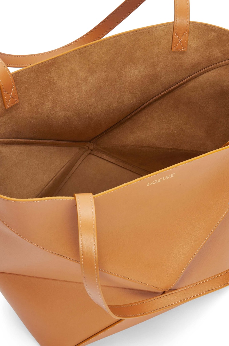 Lookbook LOEWE 中号拼图折叠手提包 闪亮小牛皮 温暖沙漠色