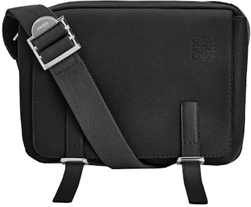 LOEWE 軍風斜挎包 小號黑色柔軟粒面小牛皮材質 Buy LOEWE 軍風斜挎包 小號黑色柔軟粒面小牛皮材質