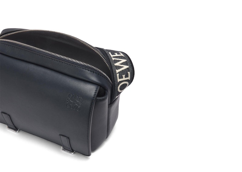 Lookbook LOEWE 军事邮差包柔软粒面小牛皮和提花布XS深蓝色