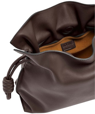 LOEWE Mini Flamenco Clutch Kulit Anak Sapi Nappa Coklat Lookbook LOEWE Mini Flamenco Clutch Kulit Anak Sapi Nappa Coklat
