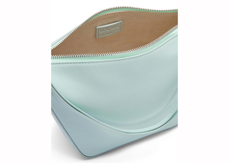Lookbook LOEWE迷你吊床經典小牛皮冰川藍單肩包