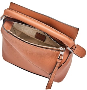 LOEWE 經典棕色小款小牛皮Puzzle包袋 Lookbook LOEWE 經典棕色小款小牛皮Puzzle包袋