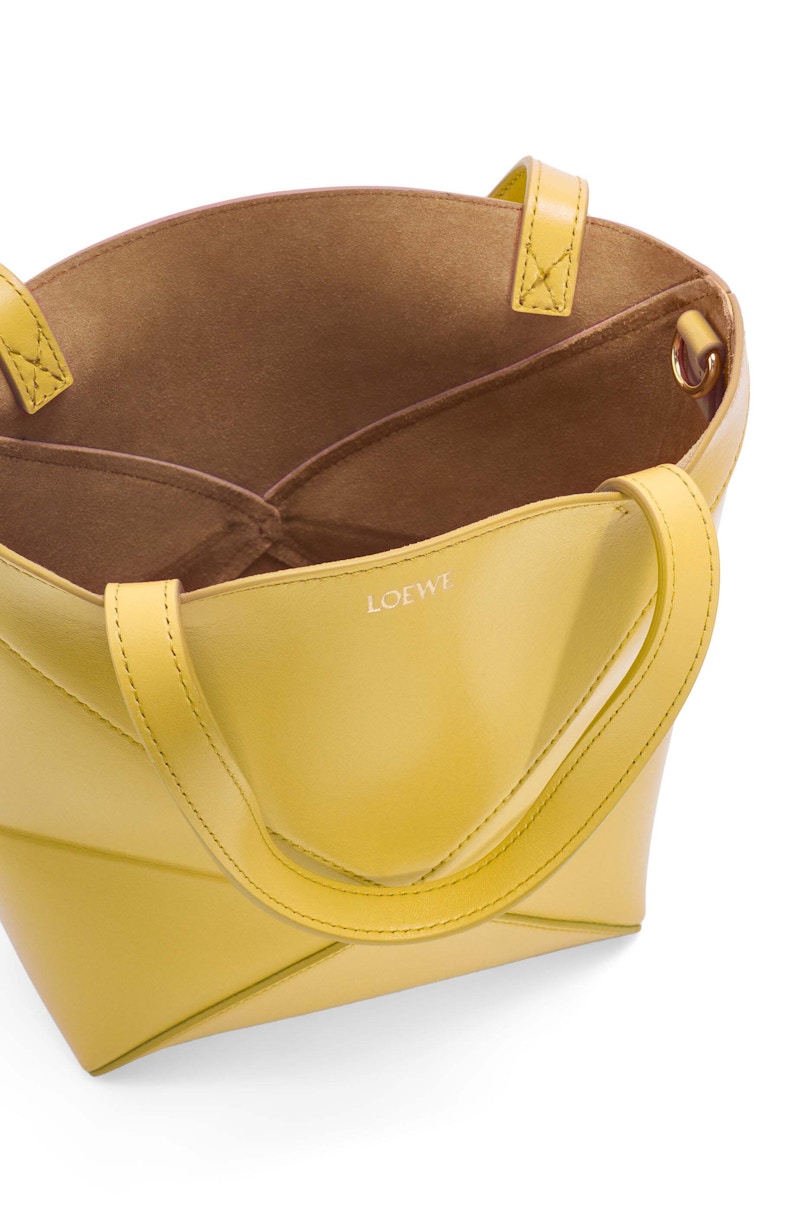 Lookbook Tote Lipat Mini LOEWE Puzzle Kulit Anak Sapi Mengkilap Oker Terang