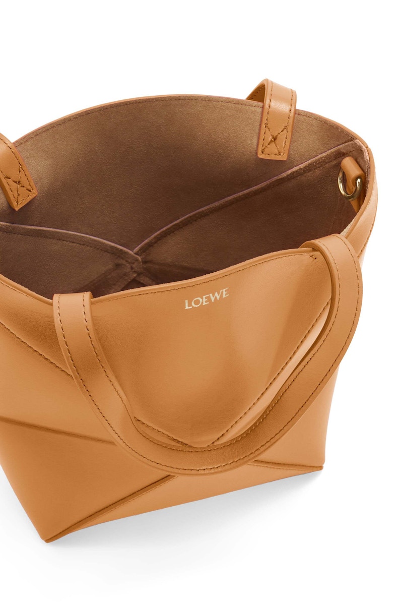 Lookbook LOEWE Mini Puzzle Lipatan Tote Kulit Lembu Berkilat Warm Desert