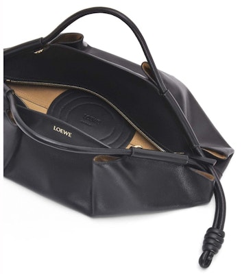 LOEWE Tas Paseo Kulit Sapi Nappa Hitam Berkilau Lookbook LOEWE Tas Paseo Kulit Sapi Nappa Hitam Berkilau