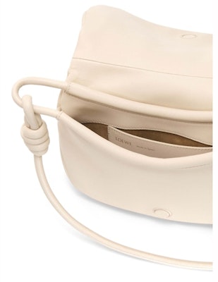 로에베 파세오 새첼 (샤이니 나파 앙고라)
Lookbook 로에베 파세오 새첼 (샤이니 나파 앙고라)