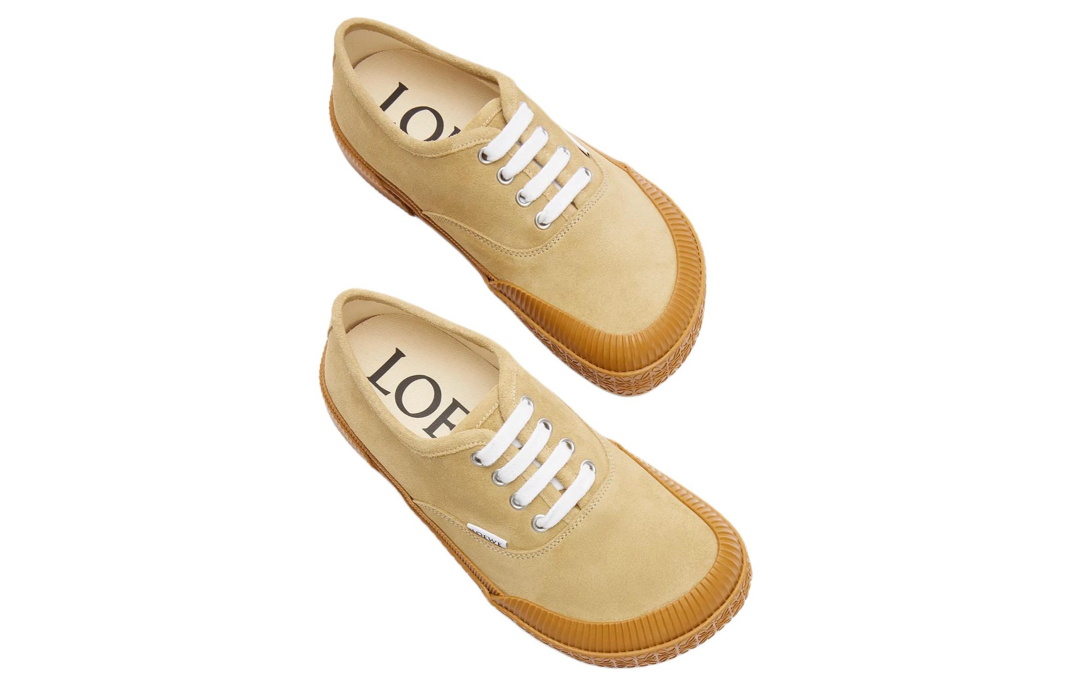 Shop LOEWE Paula's Ibiza x Loewe Terra Vulca Kasut Berenda 'Emas' M616284X02-8130