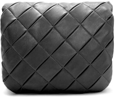 LOEWE黑色亮面打褶小羊皮Puffer Goya斜挎包 Lookbook LOEWE黑色亮面打褶小羊皮Puffer Goya斜挎包