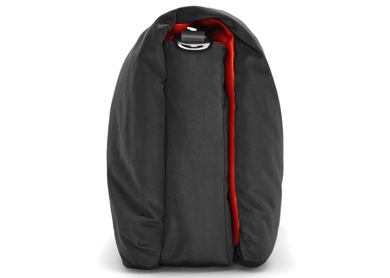 Order LOEWE 黑色Puffer Goya信使包