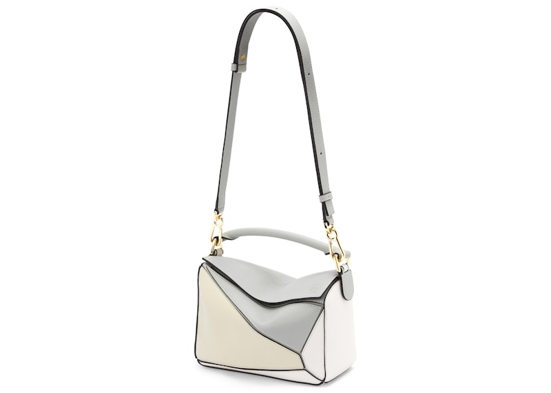 Lookbook Bolso LOEWE Puzzle en Piel de Ternera Clásica Pequeño Gris Ceniza/Verde Mármol