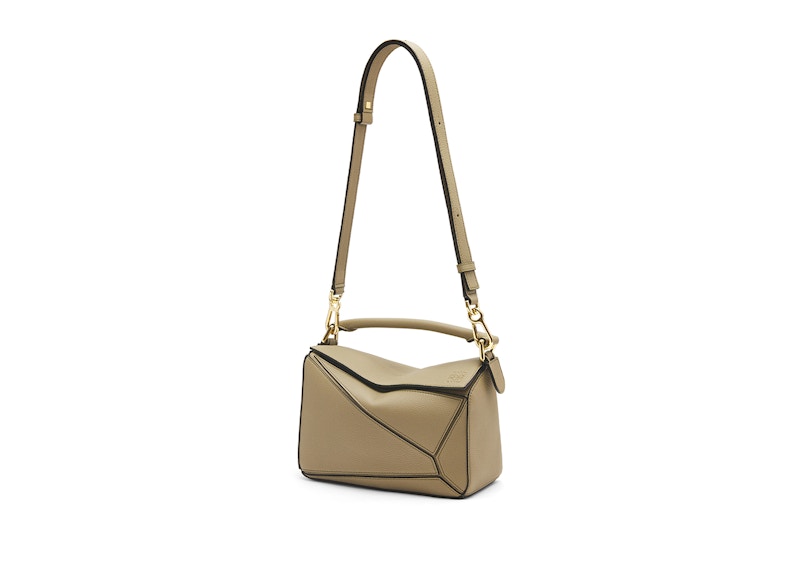 Lookbook Tas LOEWE Puzzle Kulit Anak Lembut Kecil Hijau Artichoke