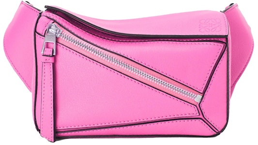 LOEWE 迷你拼圖腰包,經典牛皮革,霓虹粉紅色。 Buy LOEWE 迷你拼圖腰包,經典牛皮革,霓虹粉紅色。