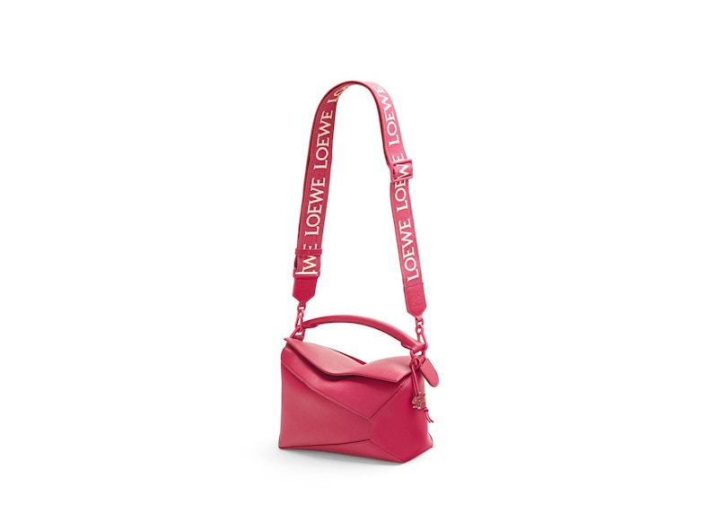 Lookbook Tas LOEWE Puzzle Edge Kulit Sapi Satin Merah Ruby Kecil