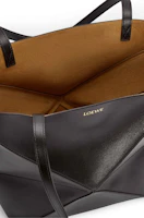 Lookbook Bolso Tote LOEWE Puzzle Fold de Piel de Ternera Brillante Negro