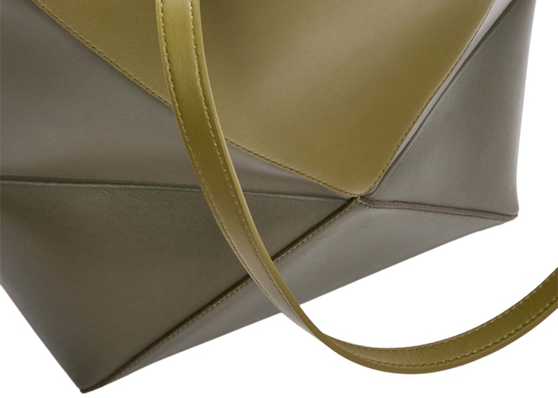 Lookbook Tas Lipat LOEWE Puzzle Kulit Shiny Hijau Zaitun/Hijau Khaki
