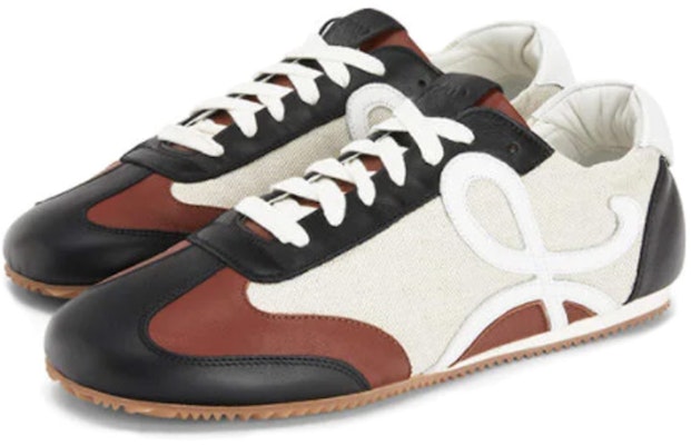 LOEWE Retro Casual Running Shoe 'Black White' 453.10.123-2558 Lookbook LOEWE Retro Casual Running Shoe 'Black White' 453.10.123-2558