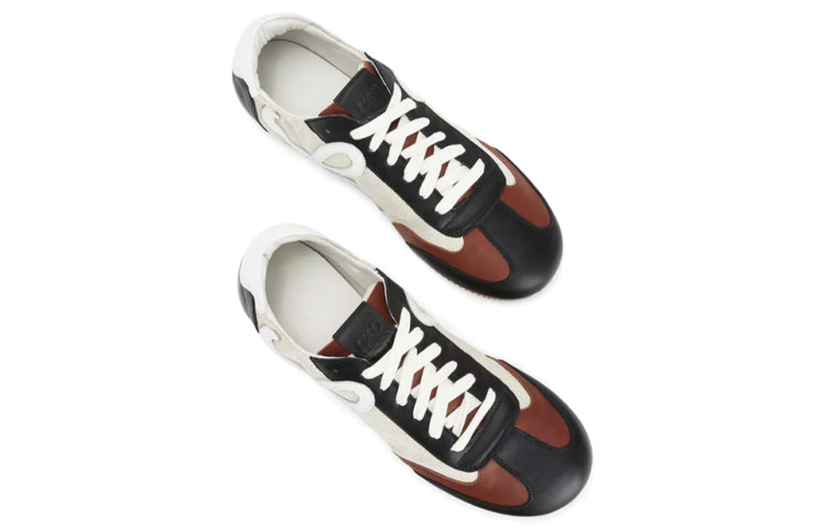 Shop LOEWE Sepatu Lari Kasual Retro &#x27;Hitam Putih&#x27; 453.10.123-2558