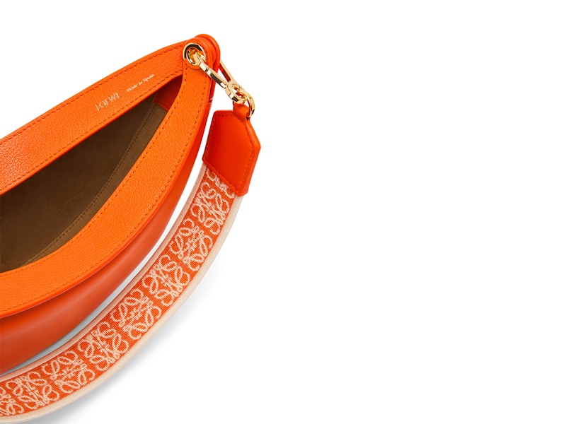 Lookbook LOEWE小号Luna真皮与提花橙色包