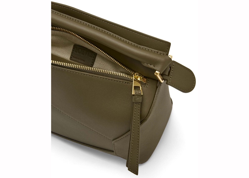 LOEWE Small Puzzle Bag In Classic Calfskin Dark Khaki Green 圖 3
