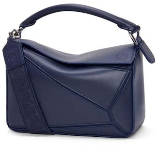 LOEWE 小號Puzzle包,緞面小牛皮,深海藍色。 Buy LOEWE 小號Puzzle包,緞面小牛皮,深海藍色。