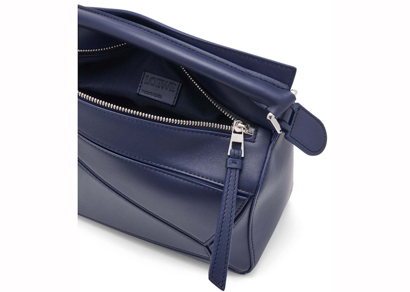 Lookbook ロエベ スモールパズルバッグ サテンカーフスキン アビスブルー