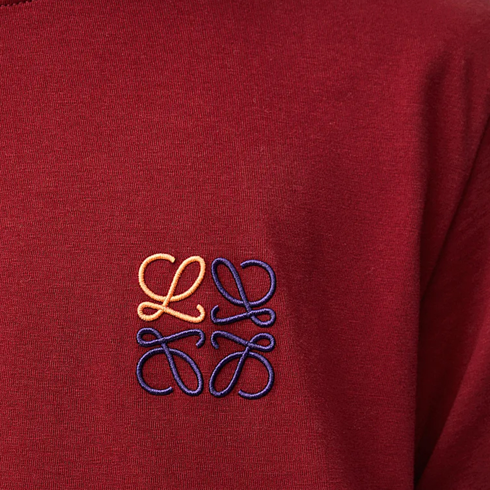 Purchase LOEWE Kaos Crewneck Logo Bordir FW24 Merah Marun - Tee H526Y22X75-7110