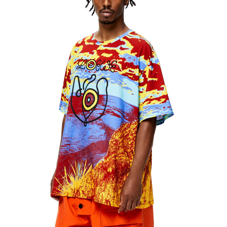 Shop LOEWE SS21 藍色棉質圓領T恤搭配多彩印花。 H664Y22J05-8890