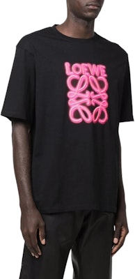 LOEWE SS22 Neon Pink Embroidered Logo Black Crewneck T-Shirt. H526Y22X12-8964 Details for LOEWE SS22 Neon Pink Embroidered Logo Black Crewneck T-Shirt. H526Y22X12-8964