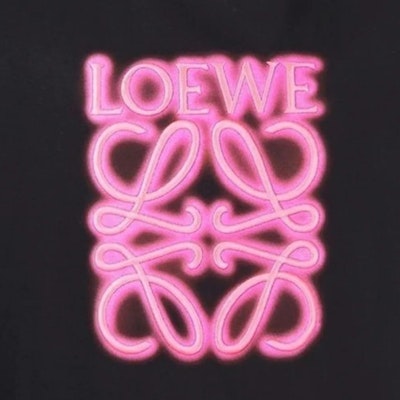 LOEWE SS22 Neon Pink Embroidered Logo Black Crewneck T-Shirt. H526Y22X12-8964 Sizing LOEWE SS22 Neon Pink Embroidered Logo Black Crewneck T-Shirt. H526Y22X12-8964