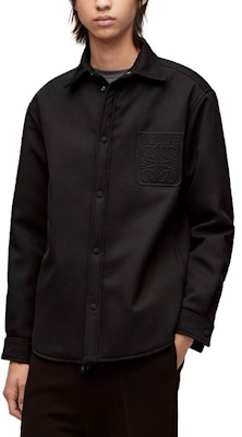 LOEWE SS23 黑色長袖襯衫附實心口袋飾片設計。 H526Y05WAC-1100 Purchase LOEWE SS23 黑色長袖襯衫附實心口袋飾片設計。 H526Y05WAC-1100