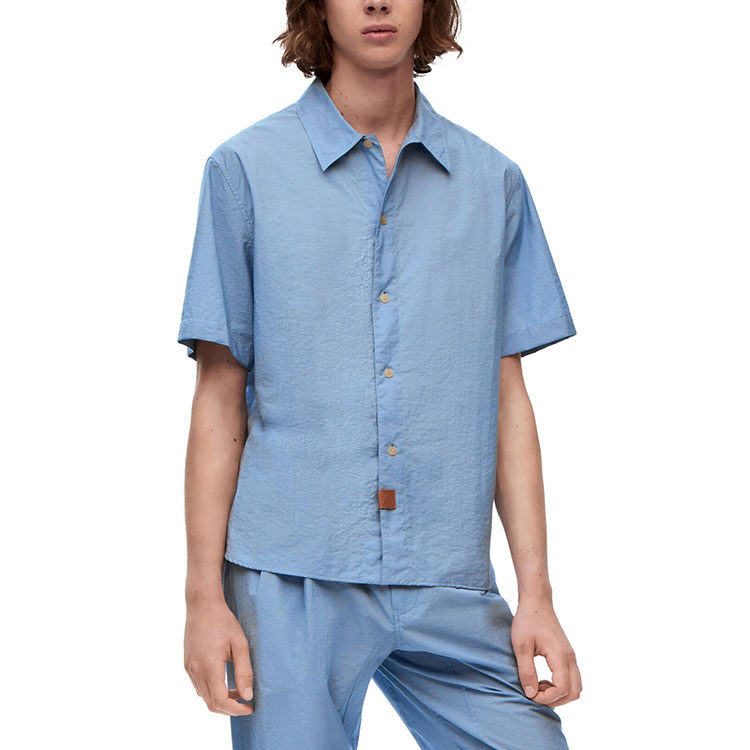 Lookbook ロエベ SS23 ブルー 無地 半袖シャツ ボタンアップデザイン. H616Y05W25-5350