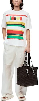 LOEWE SS23 Camiseta Blanca con Bordado de Logo Multicolor a Rayas. H616Y22J12-4675 Lookbook LOEWE SS23 Camiseta Blanca con Bordado de Logo Multicolor a Rayas. H616Y22J12-4675