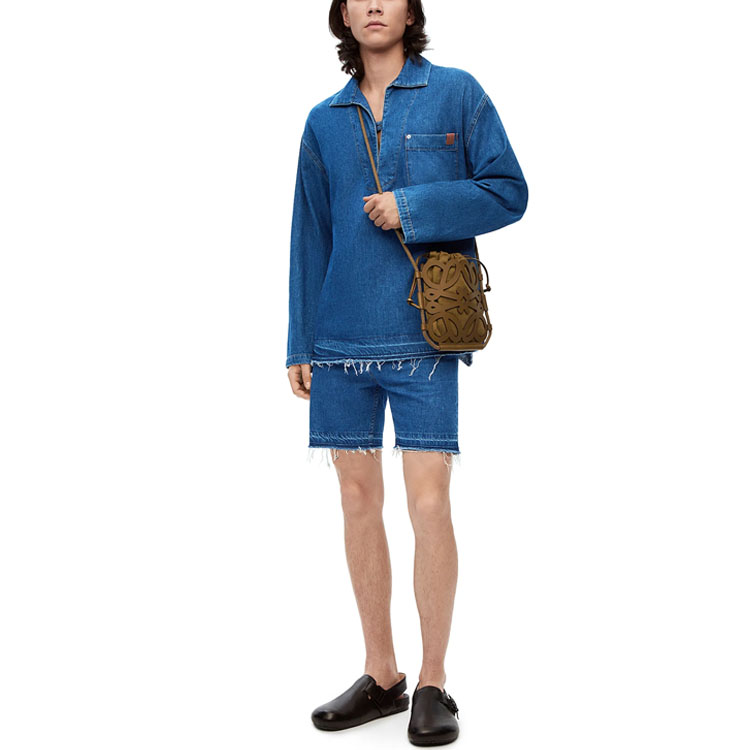 Lookbook 로에베 SS23 프레이드 포켓 데님 반바지 블루. H616Y11X30-5720