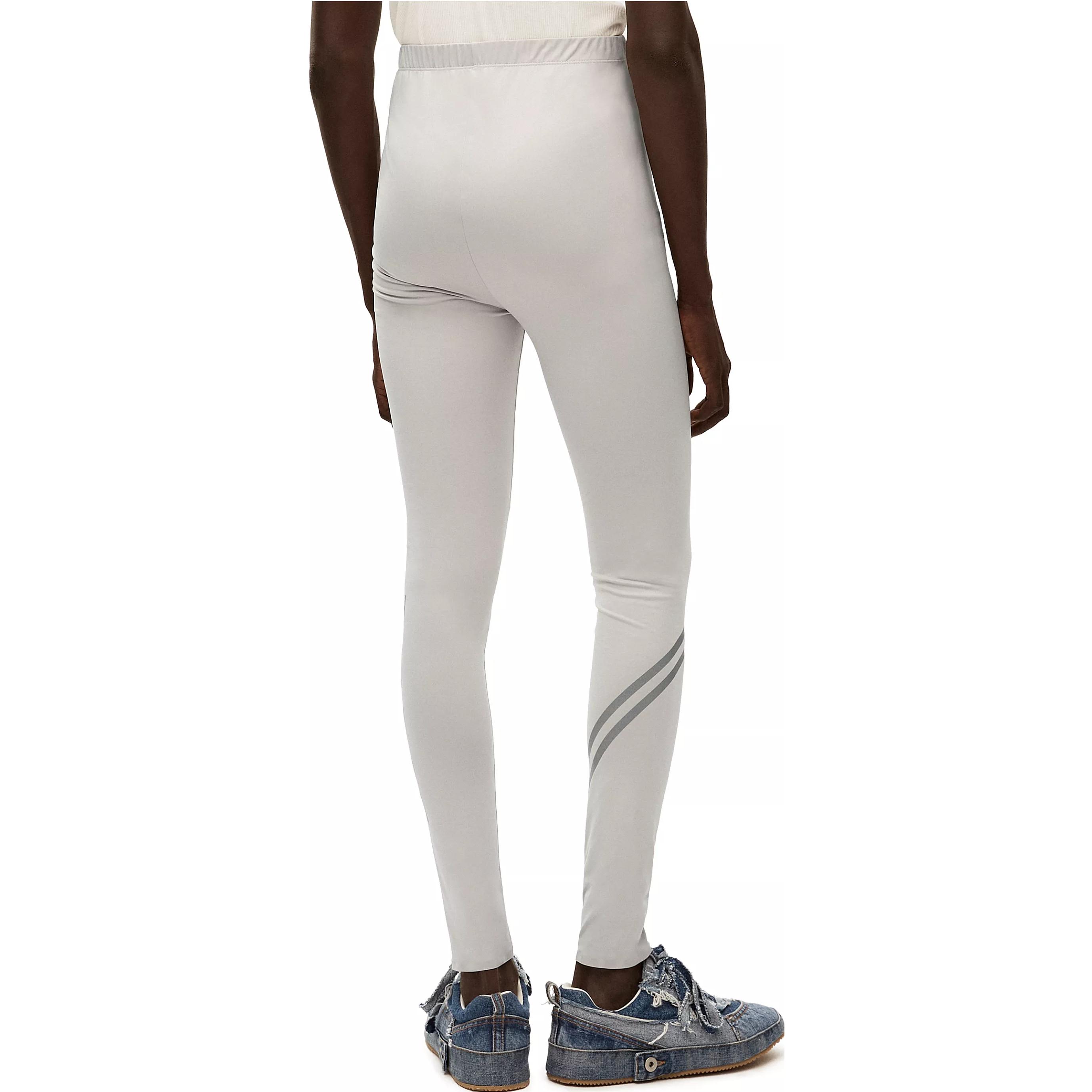 Shop LOEWE SS23 Seluar Jogger Slim Fit Kelabu Muda dengan Logo Huruf. H526Y27X34-1790