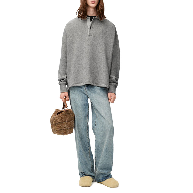 Shop LOEWE SS24 オーバーサイズ アシンメトリック ボタンポロシャツ メンズ リードグレー H526Y23X44-1680