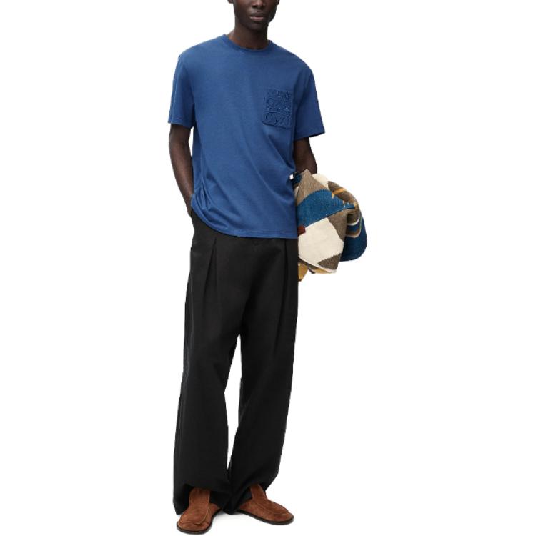 Lookbook LOEWE SS25 Baju Crewneck Logo Sulam Biru Lelaki. H526Y22XBC-1789